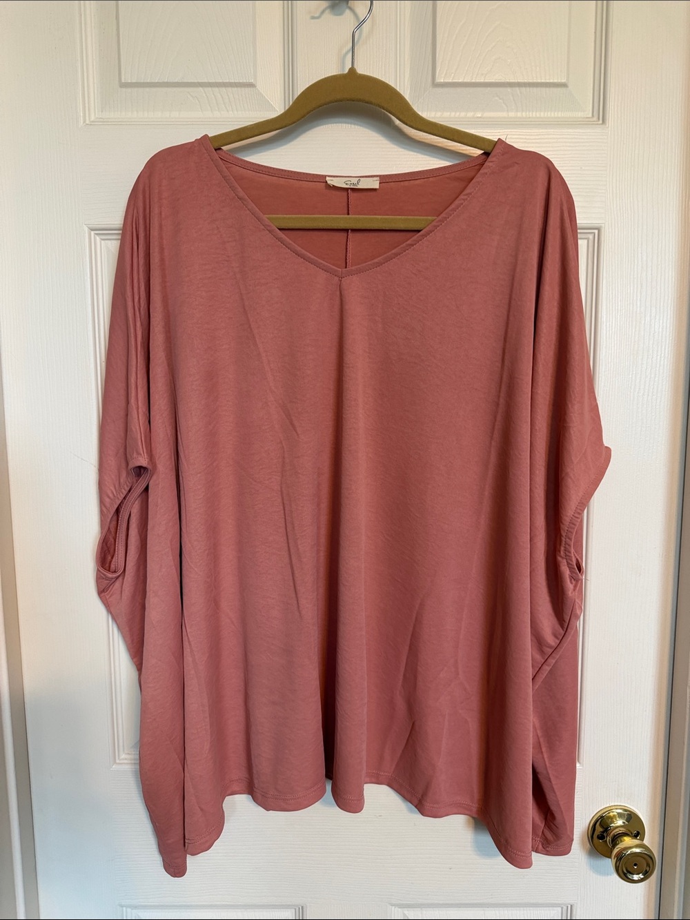 Relaxed V-Neck Women's Top in Dusty Rose